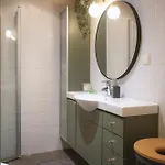 Large Three Bedroom In Very Center Διαμέρισμα *