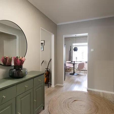 Large Three Bedroom In Very Center Apartment *