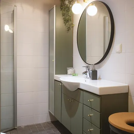 Large Three Bedroom In Very Center Apartment *