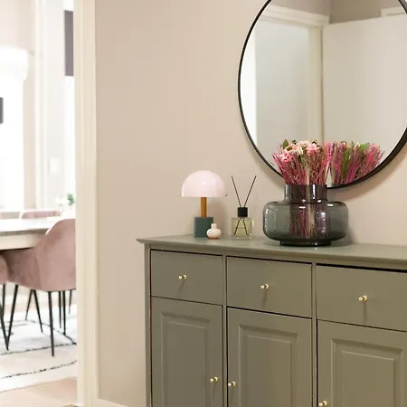 Large Three Bedroom In Very Center *