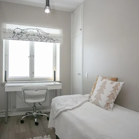 Large Three Bedroom In Very Center