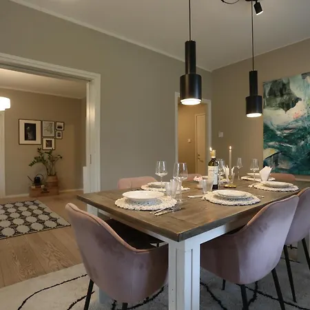 Large Three Bedroom In Very Center *