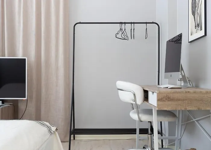 Large Three Bedroom In Very Center