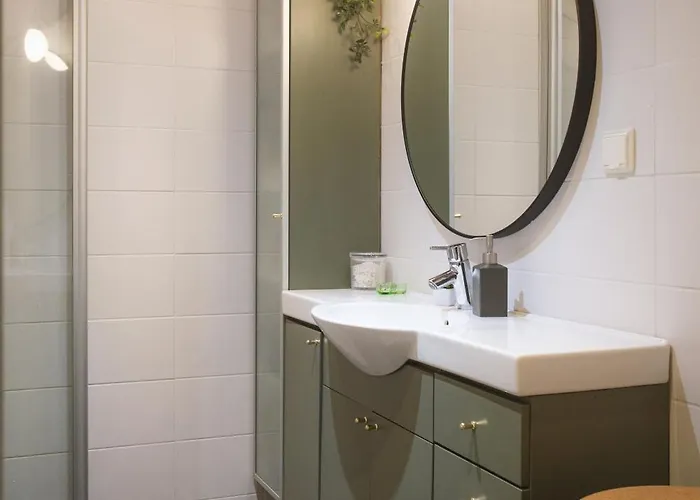 Large Three Bedroom In Very Center Apartamento *