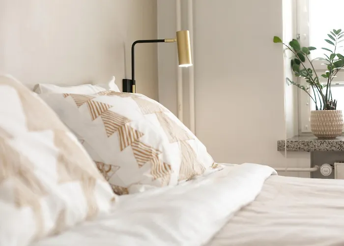 Large Three Bedroom In Very Center *